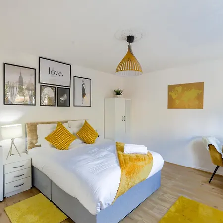 Hotel Opulent Heights